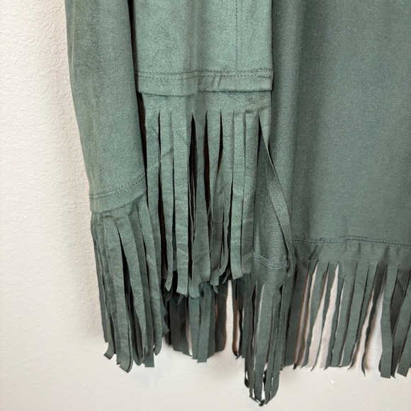 Faith and Joy Green Faux Suede Sleeveless Open Front Cardigan with Fringe Hem - Picture 7 of 16